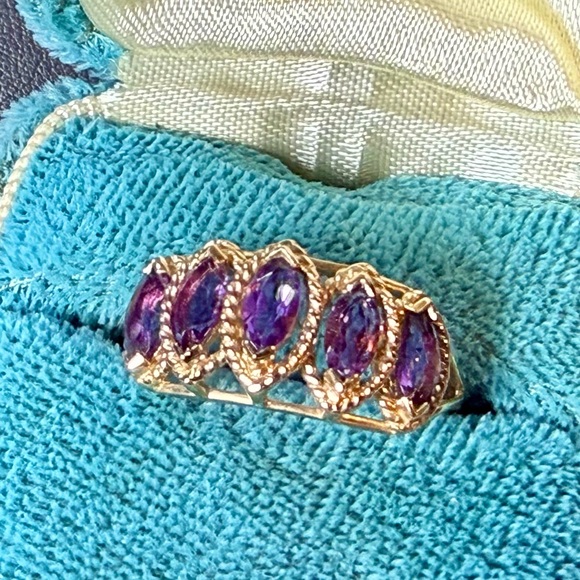 Gold & Amethyst Stairway to Heaven Ring - Picture 1 of 6